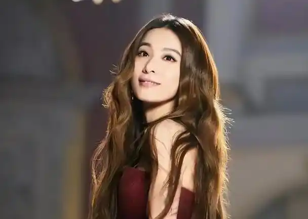 田馥甄洗白失败,音乐节官宣文案暴露真实心态,粉丝