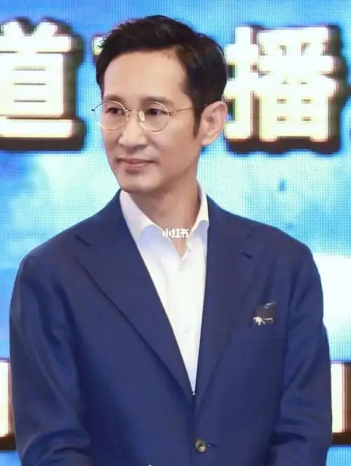 王劲松老师真的很像老年版白敬亭啊哈哈哈哈