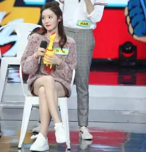 自曝睡过黄轩,和陈伟霆搞过暧昧,还拒绝过杨洋彭于晏,这个网红要逆天?