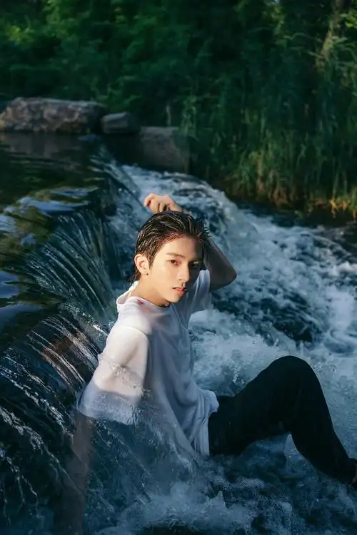 刘冠佑写真大片!清新自然青春阳光,迎接更好的自己
