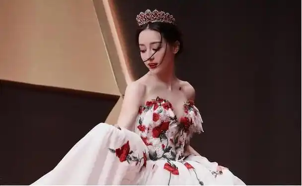 事实证明31岁的定毯神针迪丽热巴终于上道了