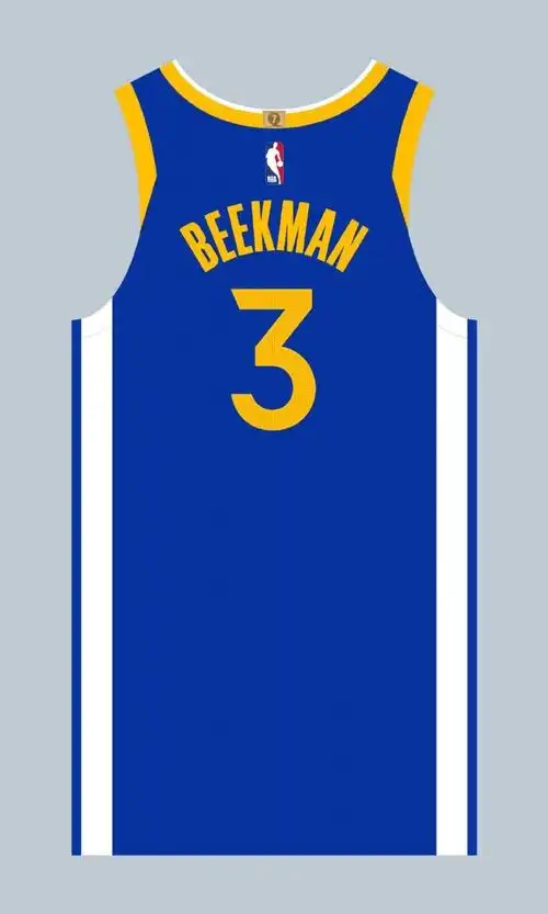 林迪·沃特斯新赛季穿43号球衣,上一位勇士43号球衣的是2000年克里斯