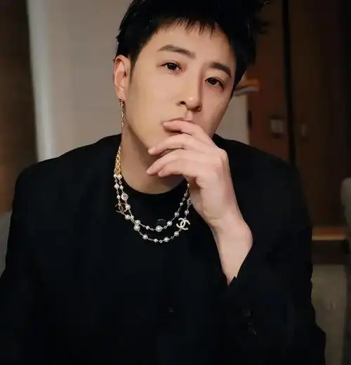 笑不活!潘玮柏近照发福变胖,本人超像韩红,网友大呼快减肥!