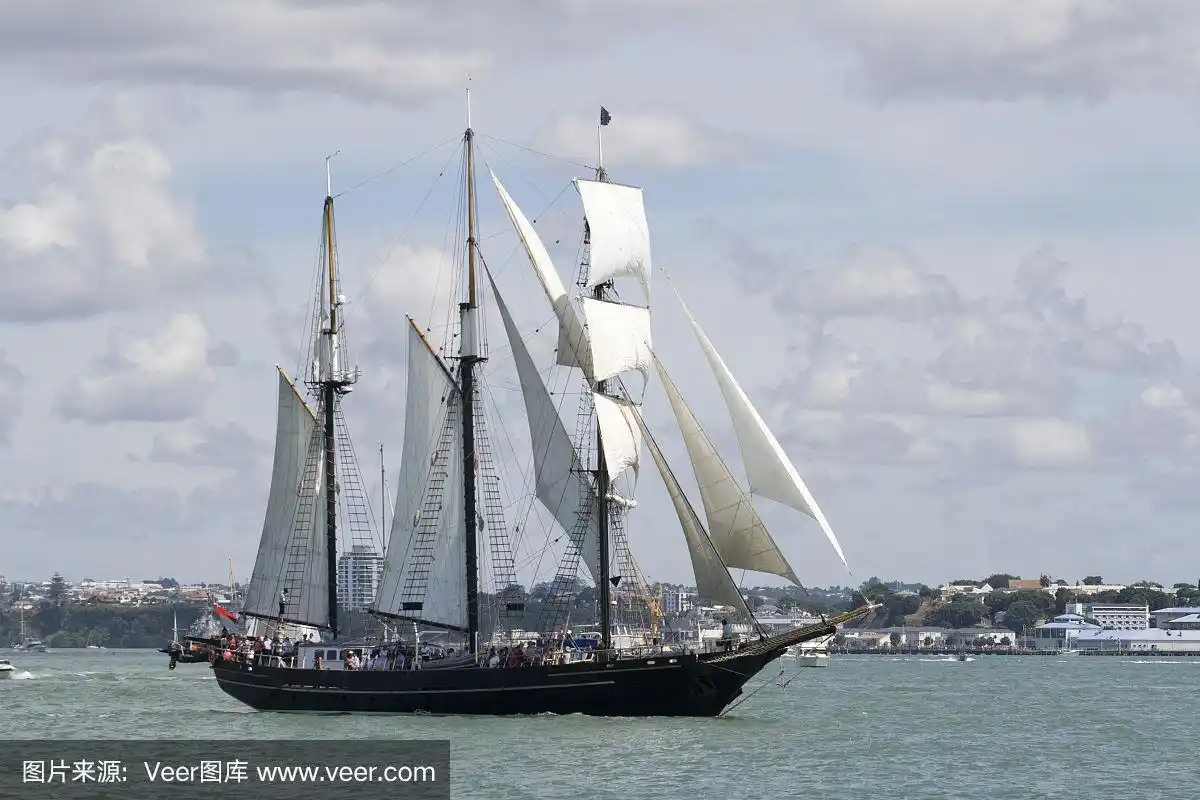 高桅横帆船,双桅帆船,侧面视角,黑色,水