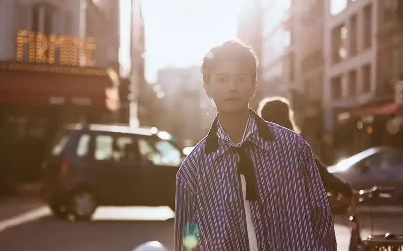 任嘉伦来康现代装的帅气国超巴黎时装周vlog踩点混剪