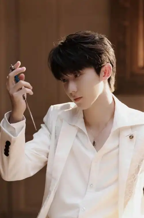 马嘉祺发了30多张照片