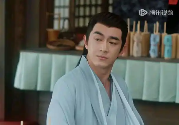 与凤行心动后林更新穿着大胆两件黑袍暗示沈璃接受行止