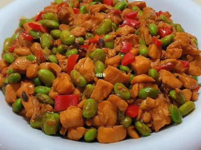 家常小炒菜毛豆炒鸡丁营养鲜嫩爽滑入味