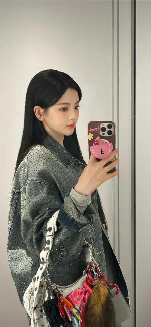 杨超越壁纸来啦!很喜欢!😍