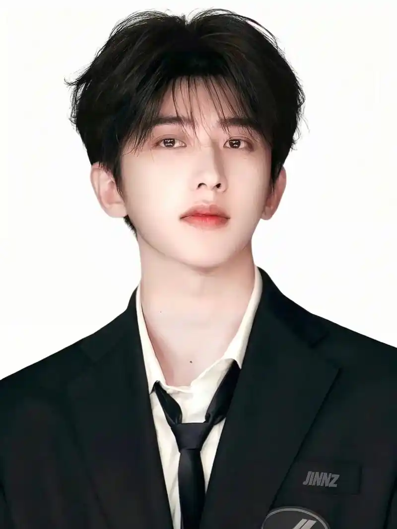 太帅了啊啊啊没忍住自修了几张蔡学长证件照#蔡徐坤