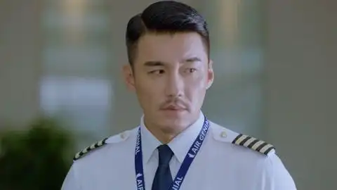 《壮志高飞》任远和肖默等吴迪上班 任远发现俩人不太对劲