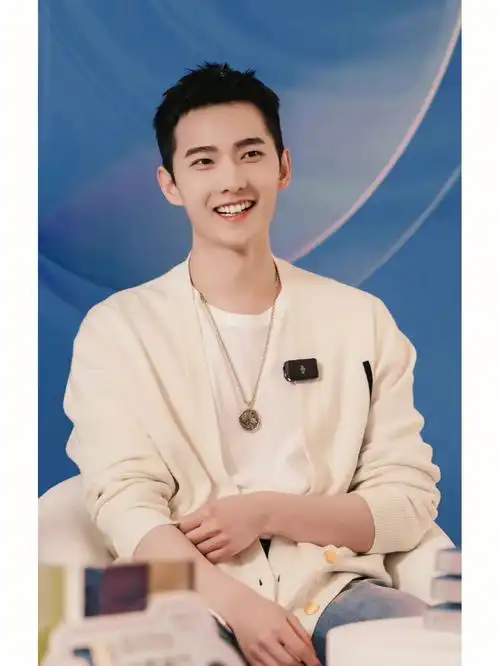 是我们的寸头小甜心啊#杨洋  #寸头  #宝藏男孩杨洋  #全世界最好的