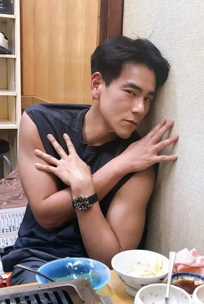 各位彭于晏又有新头像可以用了