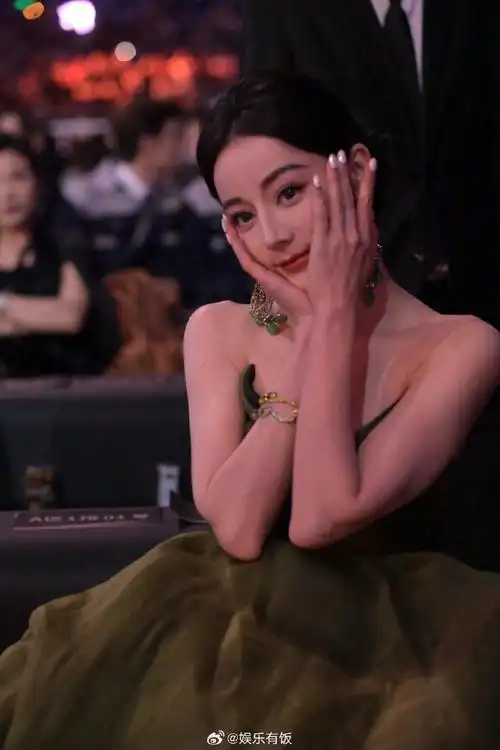 微博之夜##迪丽热巴怼脸生图