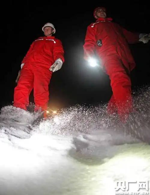 中石化西北油田采油工严冬坚守无人区确保安全生产