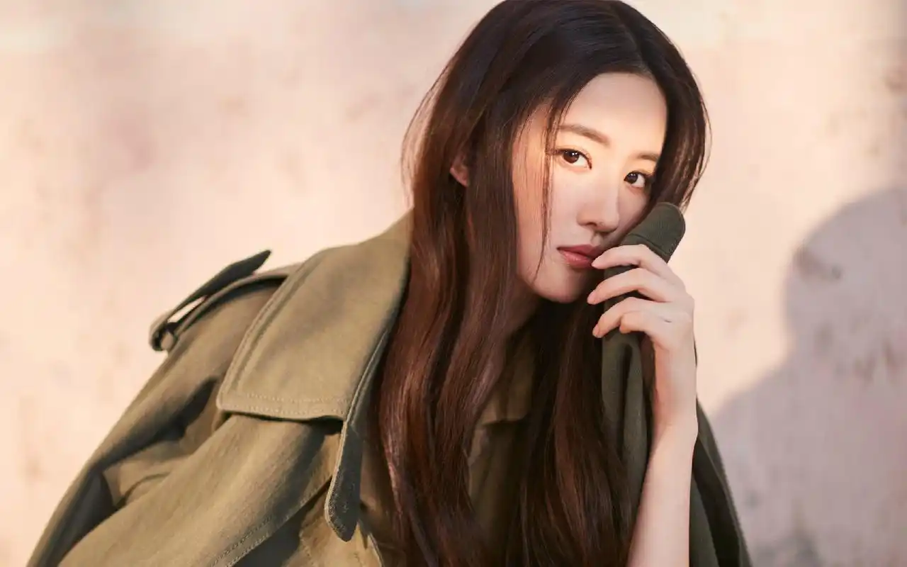 人气演员刘亦菲最新杂志时尚魅力写真高清壁纸