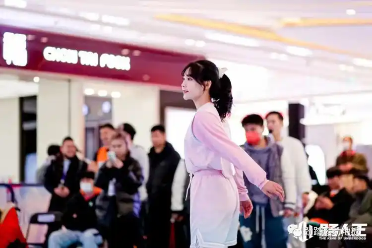 劲踏运动地板助力路人王女神赛石一童夺得桂冠