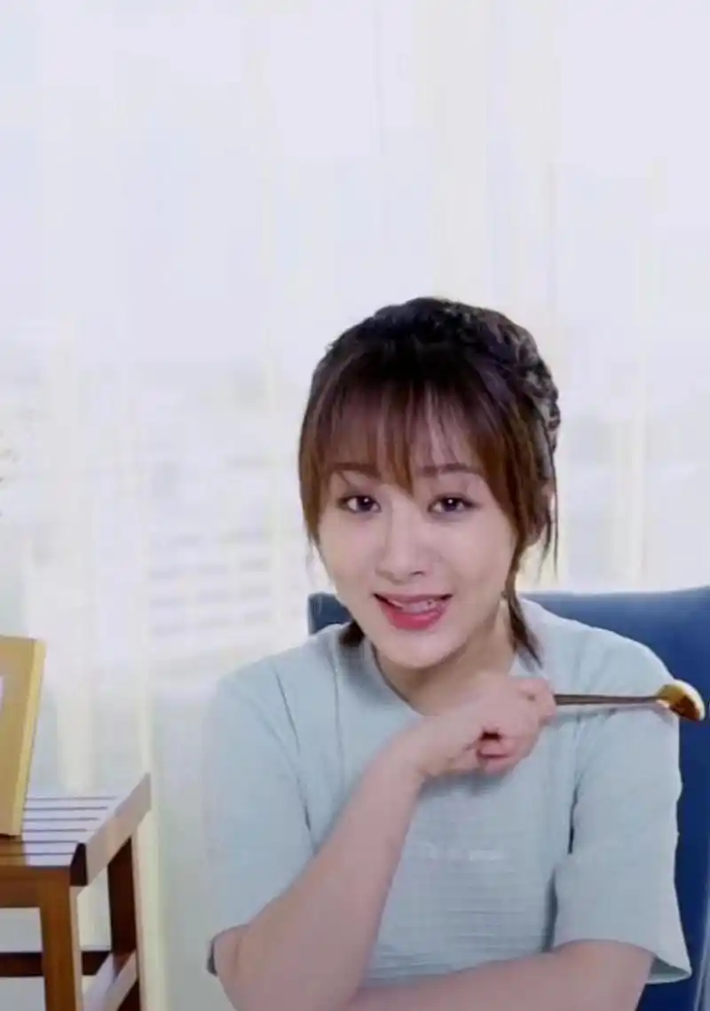 《亲爱的热爱的》苏澄演员向观众道歉,生活中少女感满满,腿超长