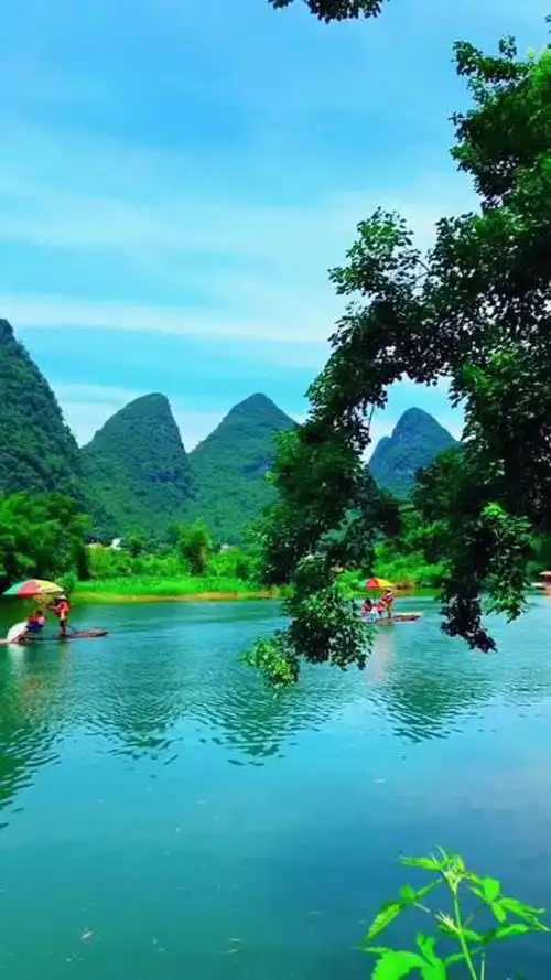 如镜的水照出谁的美#大自然最美风景