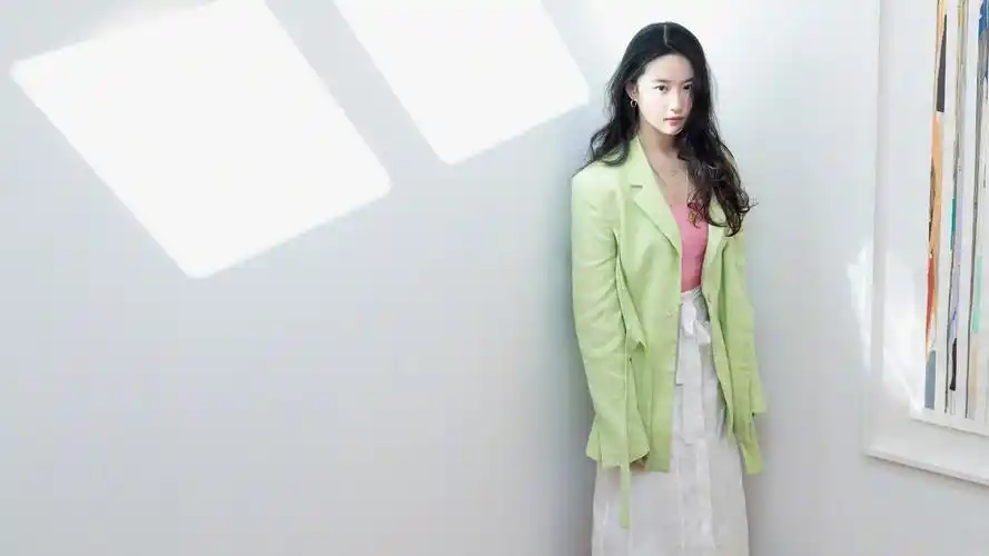 刘亦菲性感桌面壁纸(5/8)