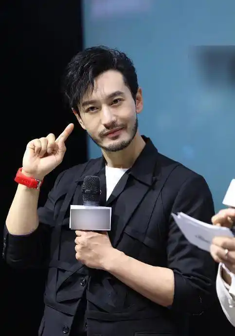 被43岁的黄晓明生图帅到,留络腮胡男人味足,不油腻反而很帅_气质_风格