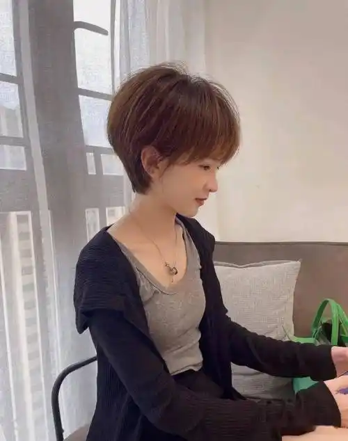 这些短发更上瘾!_发型_头发_女生