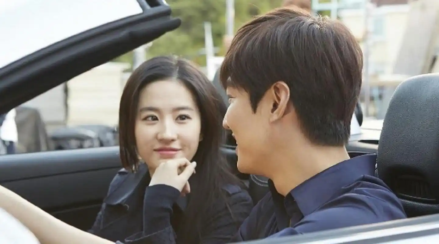 刘亦菲看李敏镐的眼神不一样