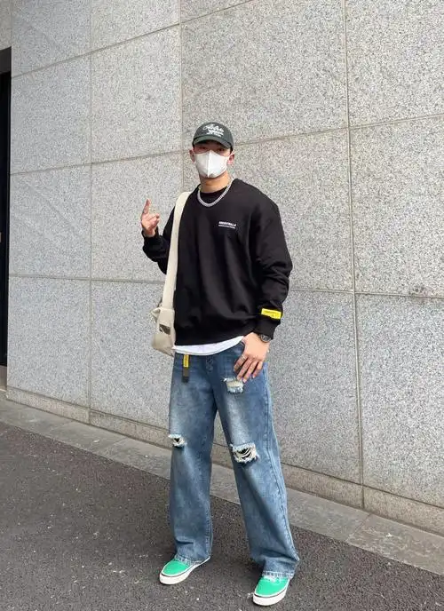 9692:喳喳,身高185cm,体重175斤,肩宽 腿粗高壮微胖男生,大腿围65