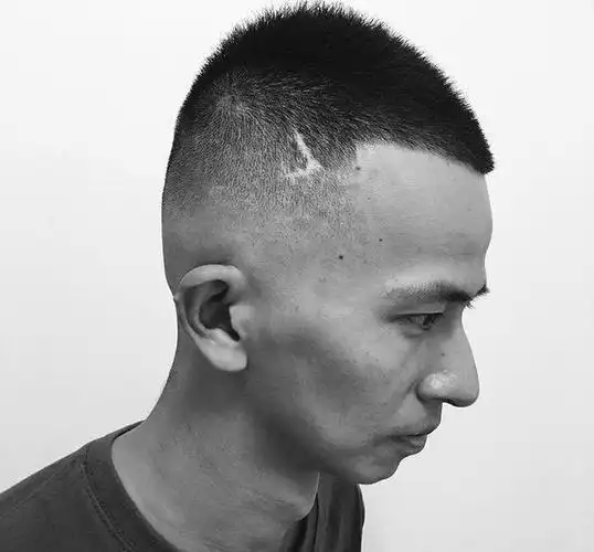 2018最受欢迎两侧"铲青渐变"发型,男生剪了马上变帅了!