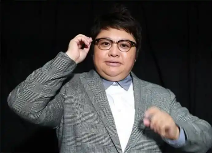 回顾韩红的母亲雍西女儿52岁仍未婚单身让她纠结心痛