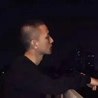 高颜值寸头男头像黑白超帅寸头男生头像图片点击鼠标右键下载