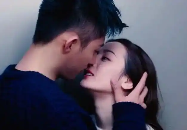 王雨馨晒聊天记录,黄景瑜社交平台头像曝光,与热巴恋情再惹猜测