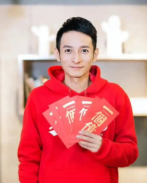 简介:湖南卫视主持人李维嘉写真图片,分享一组李维嘉图片给大家,图中