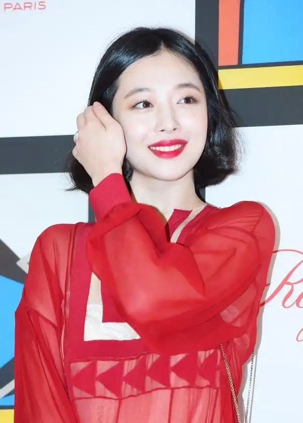 果汁脸崔雪莉.为什么叫做果汁脸呢?看起来胶原蛋白丰富,元气满满.