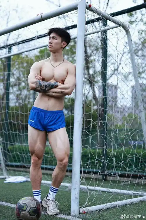 肌肉帅哥营超话#白皮肌肉帅哥#腹肌帝国超话腹肌男大