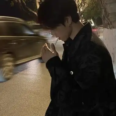 侧脸霸气又酷酷的男生头像