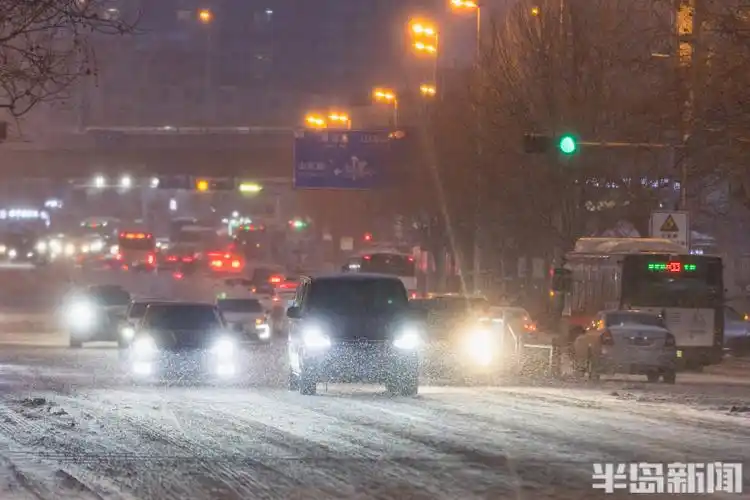 晚高峰漫天飞雪