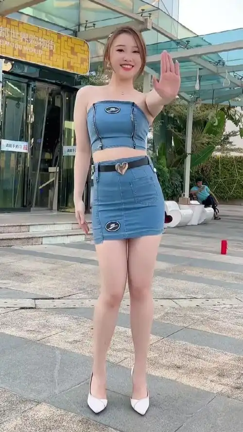 微胖女生#完美身材 在很努力的跳的手忙脚乱了