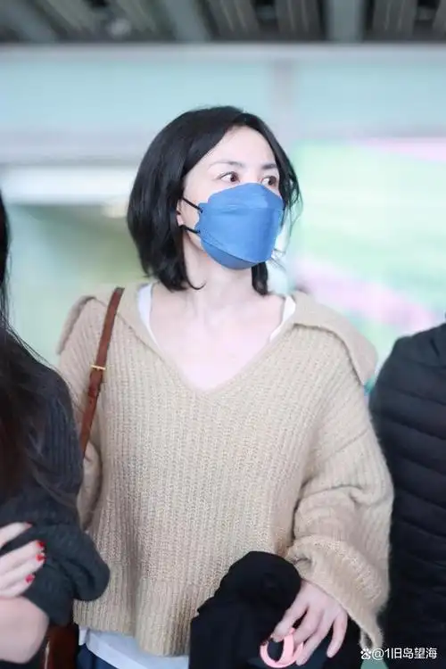 王菲母女同框菲姐颈纹暴露年龄李嫣身高赶上妈妈模样变化大