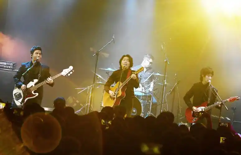 p>水木年华,中国内地人文民谣歌唱组合,名字取自于" a target="