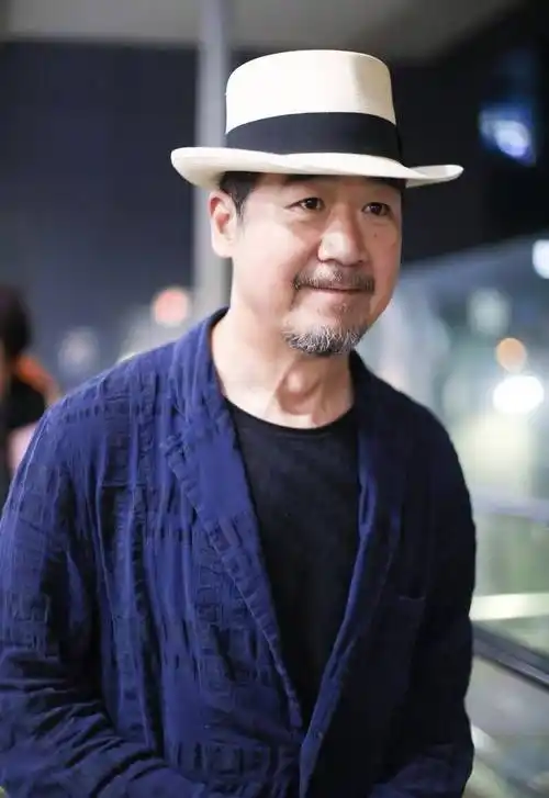 原创张国立的3个儿女亲儿子两次不听话成耻辱干女儿却成为骄傲