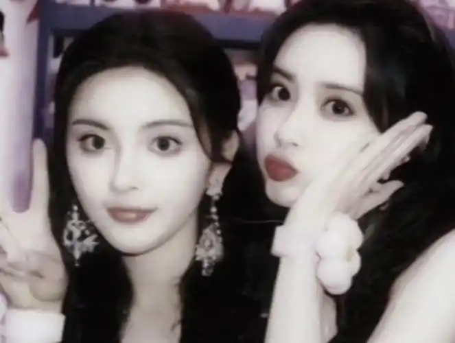 杨超越和孟子义合照