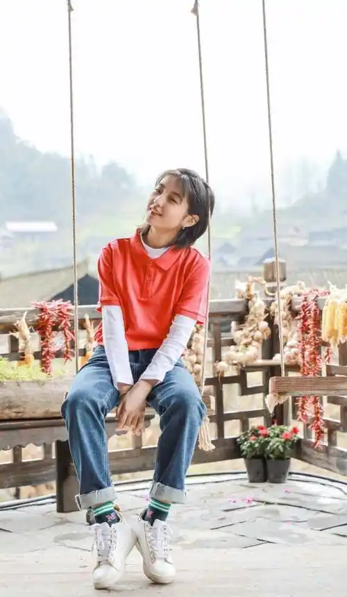 大家都觉得她年年龄那么小,就有这么高的衣品真是太难得了,并且张子枫