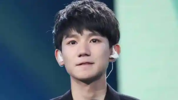 tfboys商演多压力大,王俊凯满脸冒痘,千玺王源让人心疼_易烊_低调