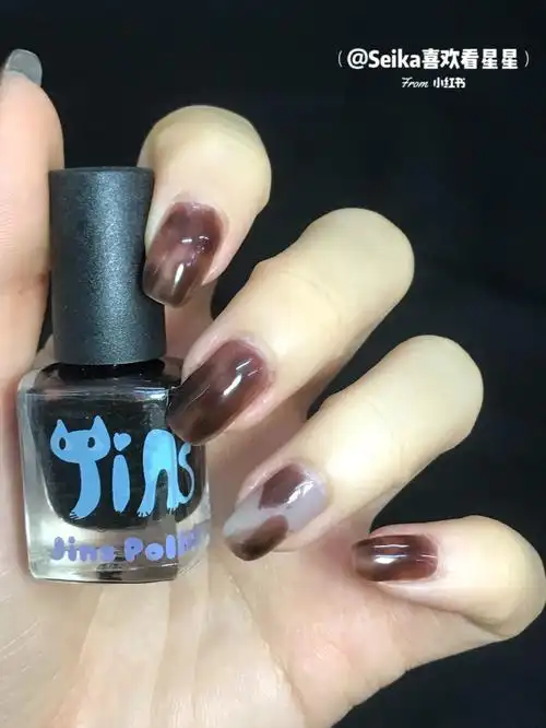 用指甲油也能轻松get的秋冬冰透玳瑁美甲