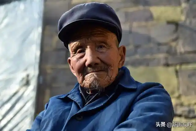 10位百岁爷爷大耳朵高鼻梁慈眉善目这才是长寿老人的面相