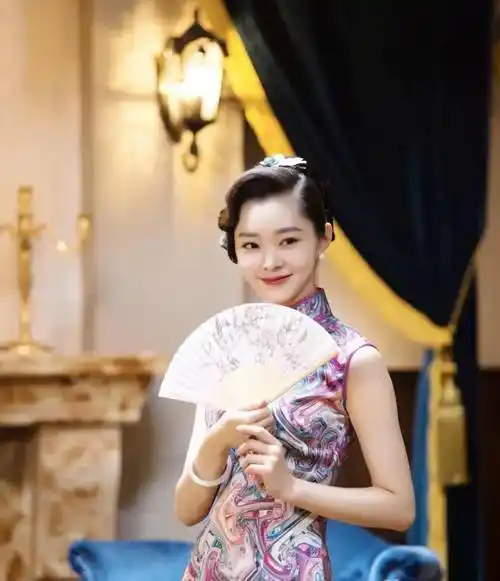 《伪装者》中,导演只是让宋轶救个场,没想到把女主变成了背景板_曼丽