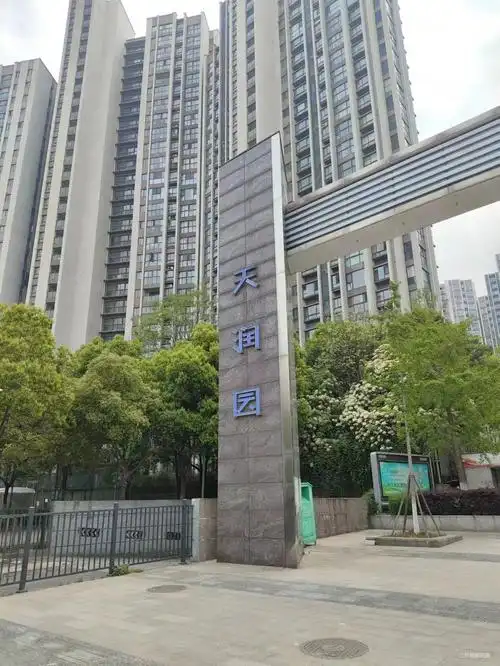 龙城天润园排精装3房中央空调地暖抛售可谈