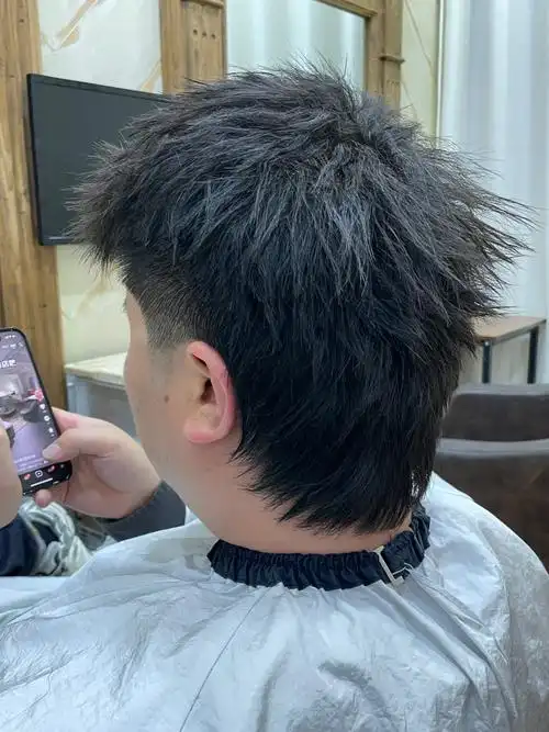 live图里的生活瞬间#男生自然卷发型 #理发不翻车挑战 #烫发分享