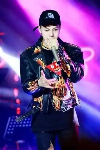 曾和bigbang同门,如今叱咤快男舞台的"养鸡"幼时竟是留守儿童?